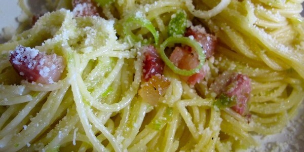 Spaghetti con pancetta e crema di porri